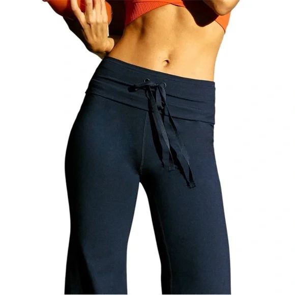 NWT Free People Quick Step Bubble Pants size Medium in Midnight Navy - Picture 2 of 8